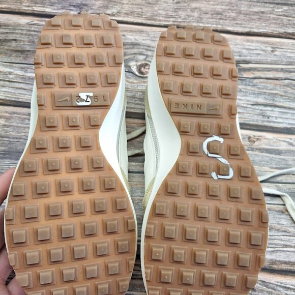 Nike Waffle Debut Light Bone Womens Size 8.5 - Picture 6 of 7